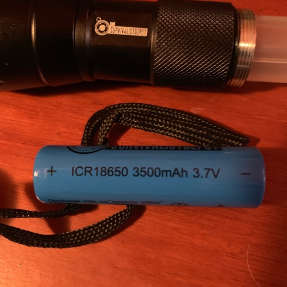 Survivalist Depot tactical flashlight XT-900 - Picture 8 of 8